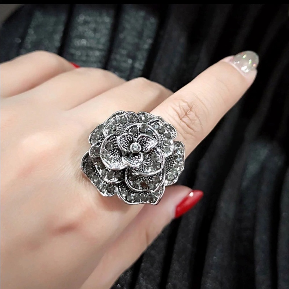 🌹Vintage Rose  Sparkling  Statement Ring🌹